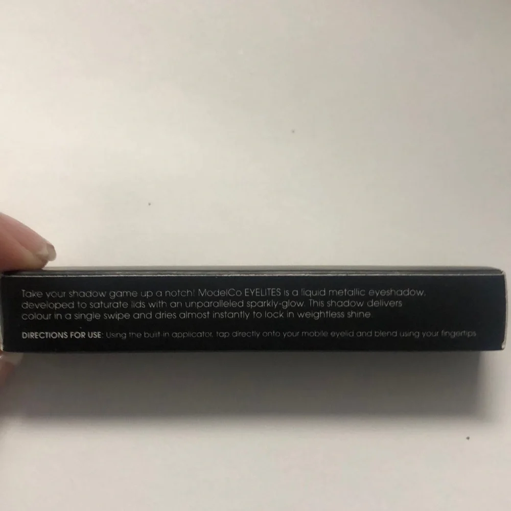 Eyelites metallic eyeshadow in Granite